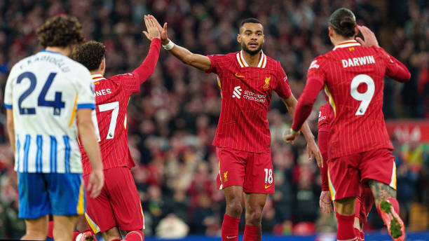 历史上仅两人做到至少15个赛季场均得分25+：杜兰特和詹姆斯.